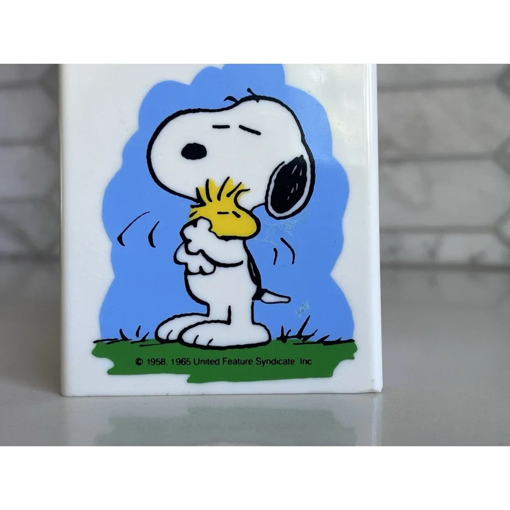 1980's Vintage Peanuts Snoopy Dixie Paper Cup Dispenser & 187 Cups